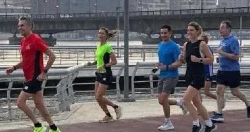 رئيسا وزراء هولندا وبلجيكا يتريضان على كورنيش النيل برفقة زوجاتهما