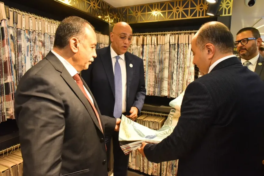 محافظ أسيوط ورئيس جهاز تنمية المشروعات يتفقدان المصانع الممولة