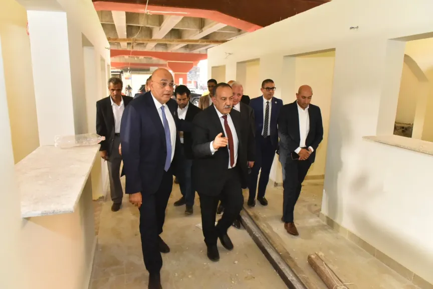 محافظ أسيوط ورئيس جهاز تنفيذ المشروعات يتفقدان إنشاء المعرض الدائم