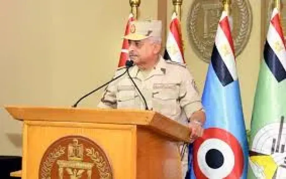 الفريق أول عبد المجيد صقر يشهد إجراءات تفتيش الحرب لأحد تشكيلات المنطقة المركزية