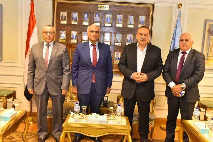 محافظ أسيوط يبحث مع نائب مساعد وزير الخارجية افتتاح مكتب للتصديقات