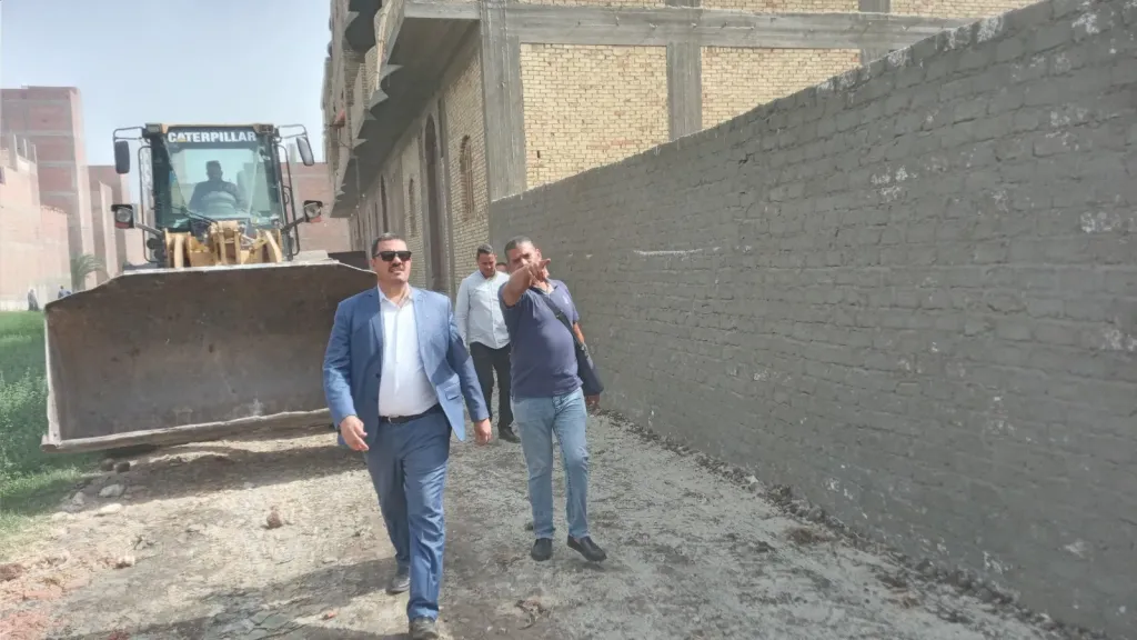 محافظ أسيوط: استرداد 3374 فدانًا و1399 مترًا مربعًا خلال تنفيذ 44 قرار إزالة