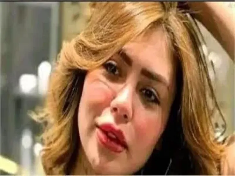 التحفظ على البلوجر «هدير عبد الرازق» داخل قفص الاتهام