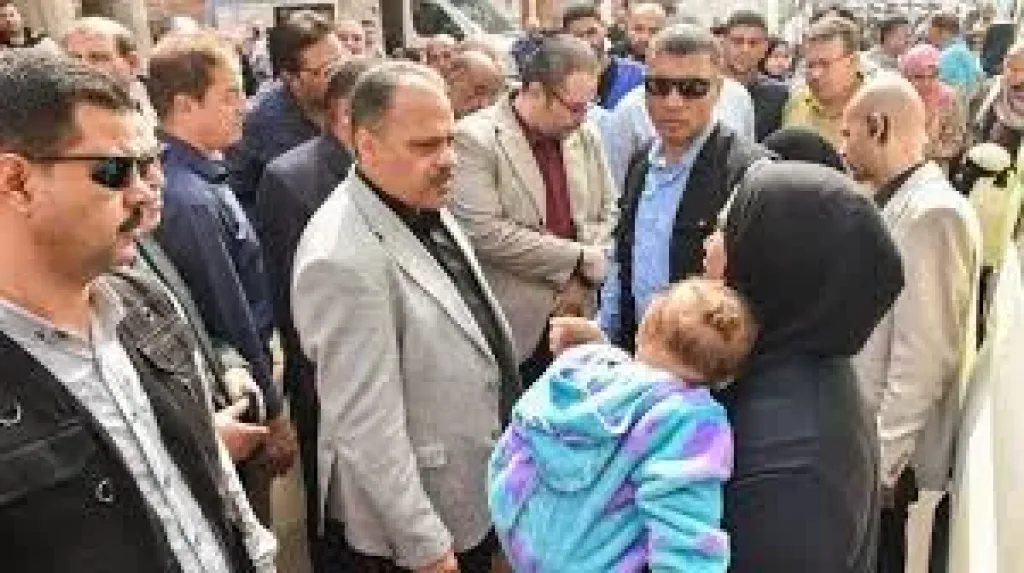 محافظ الشرقية يتفقد أعمال القافلة الطبية المجانية بالقنايات