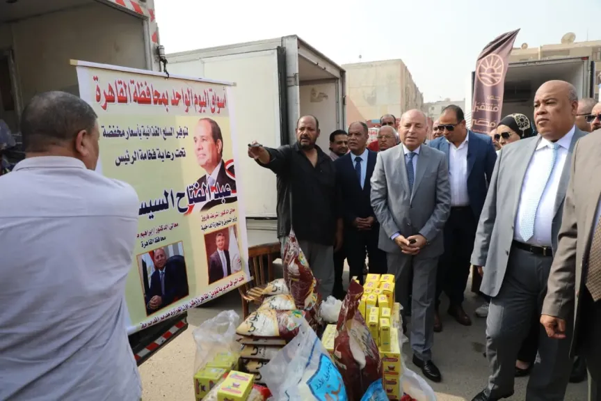 محافظ القاهرة يتفقد سوق اليوم الواحد في 15 مايو