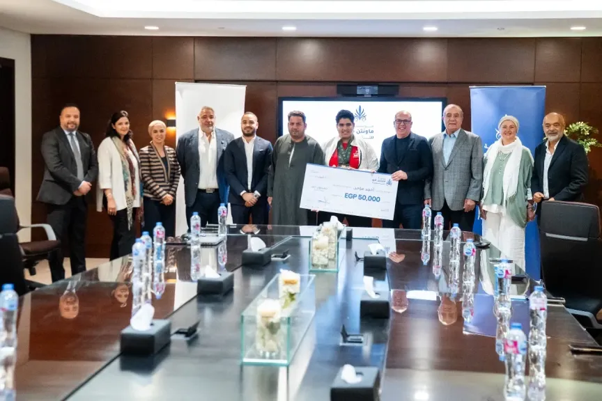 تكريم البطل أحمد مؤمن بعد فوزه بالميدالية الفضية في بطولة العالم لرفع الأثقال البارالمبي