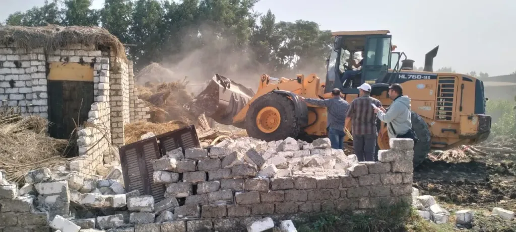 إزالة١٣ حالة تعد بالبناء بمحافظة الشرقية ٍ