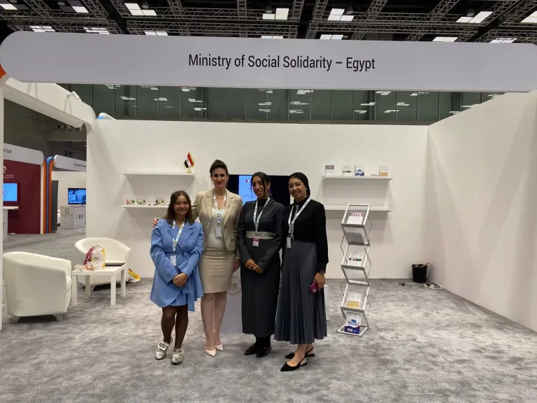 توافد المشاركين في مؤتمر القمة العالمي الثاني على جناح وزارة التضامن الاجتماعي بالدوحة|صور