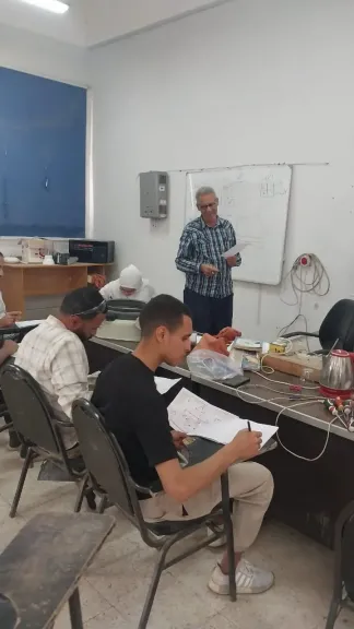 مديريه العمل باسيوط تنظم دوره التدريبيه على الخياطه صيانه الاجهزه