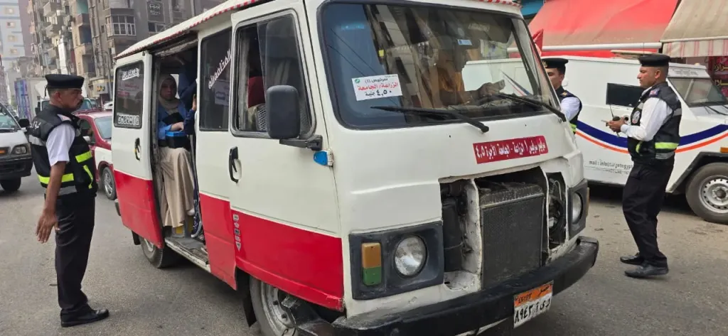 مدينةالزقازيق تشهد حملات مرورية لضبط سيارات السرفيس المخالفة