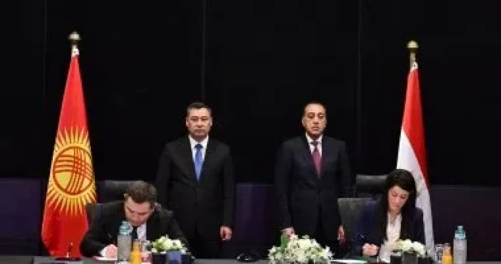 رئيس الجمهورية القيرغيزية ورئيس الوزراء يشهدان توقيع عدد من اتفاقيات التعاون