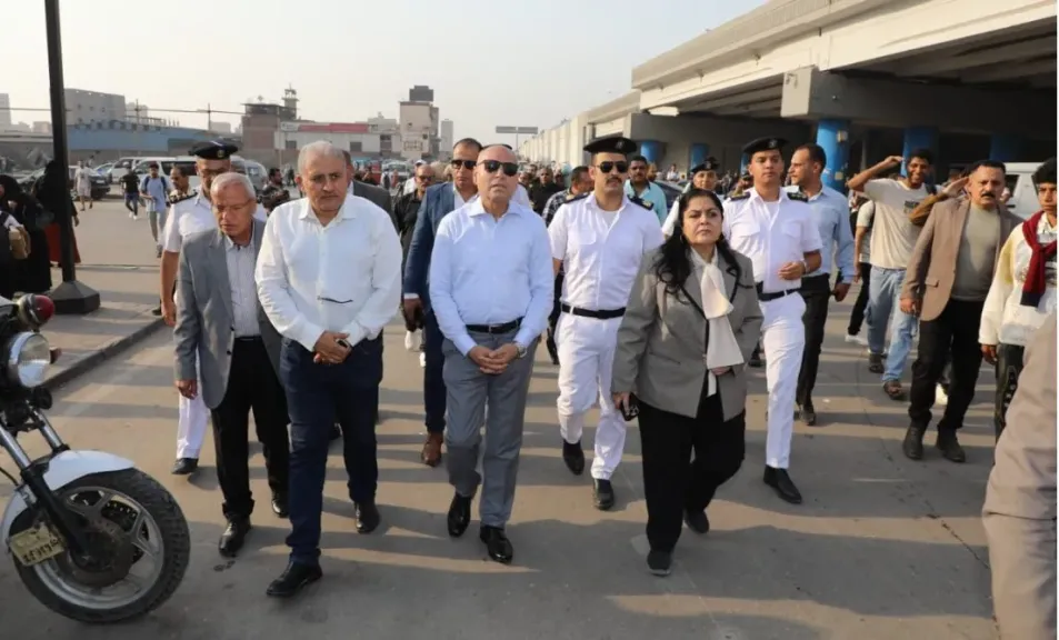 محافظ القاهرة يقود حملة مكبرة على السائقين المخالفين فى المواقف العشوائية