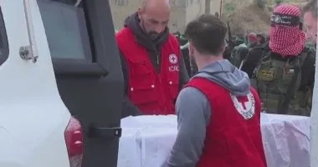 وفا: الاحتلال الإسرائيلي يسلم جثامين 15 فلسطينيًا ضمن صفقة تبادل الأسرى