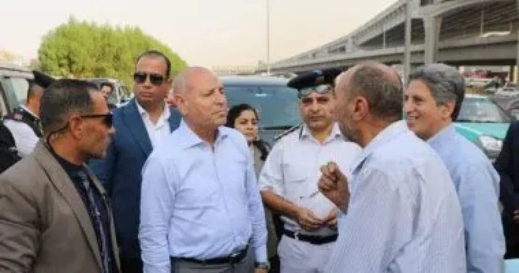 محافظ القاهرة يقود حملة مكبرة على السائقين المخالفين والمواقف العشوائية