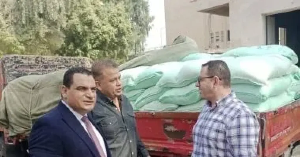 ضبط 6 أطنان دقيق بلدى مدعم قبل تهريبها إلى السوق السوداء فى الجيزة