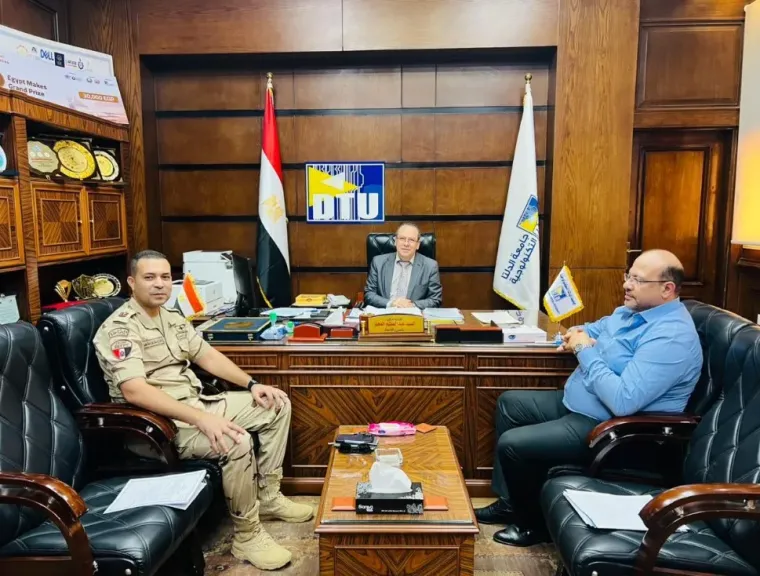 رئيس جامعة الدلتا التكنولوجية يبحث مع قائد طاقم الإشراف بالمشروعات الكبرى إنشاء التجهيزات الحديثة بالجامعة