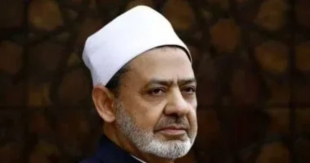 شيخ الأزهر يعزى رئيس المعارض والمتاحف الدولية للسيرة النبوية في وفاة والدته