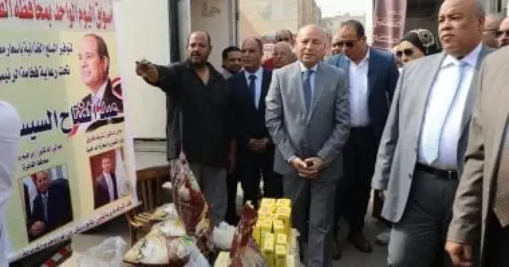 محافظ القاهرة يفتتح سوق اليوم الواحد بـ15 مايو لتوفير السلع الغذائية بتخفيض 50%