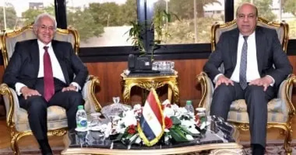 وزير الطيران يستقبل رئيس مجموعة ”كوبيلوزوس” اليونانية لبحث فرص الاستثمار فى المطارات