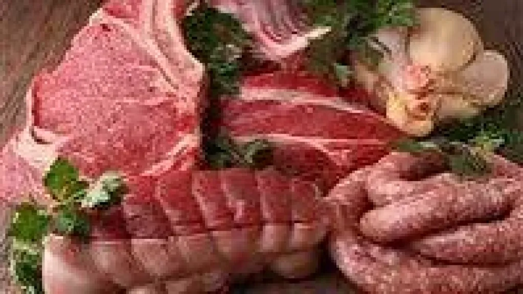 انخفاض يضرب أسعار جميع أنواع اللحوم بالأسواق، ما علاقته بالحمى القلاعية؟