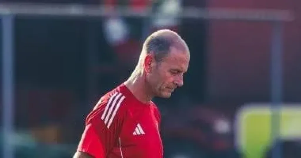 توروب يحاضر لاعبى الأهلى قبل مواجهة سيراميكا فى السوبر المصرى