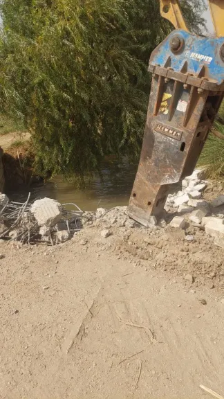 محافظ أسيوط: إزالة 24 حالة تعدي واسترداد 846 مترًا مربعًا من المباني و3 أفدنة