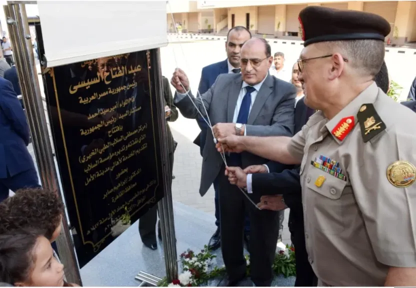 القوات المسلحة تفتتح مجمع الأمل لورش الصناعات اليدوية والجلدية والمعرض الدائم للمنتجات|صور