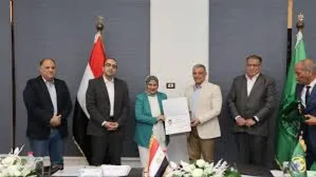 محافظ الإسماعيلية يكرم رئيسي تلفزيون وإذاعة القنال لبلوغهم سن التقاعد