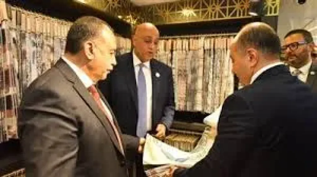 صحة أسيوط تتابع حالة 22 طالبة أصيبن بإعياء بسبب التجريع ضد البلهارسيا