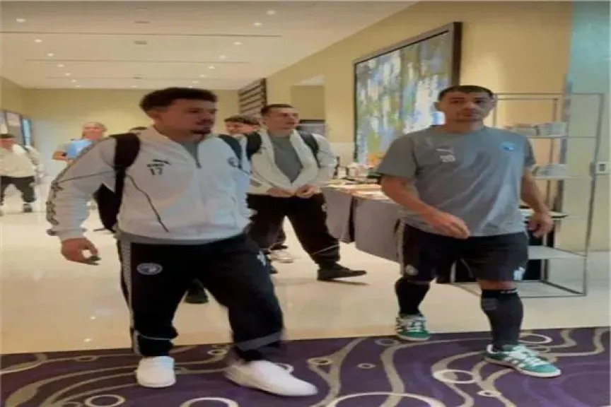 فريق بيراميدز يتجه إلى استاد آل نهيان استعدادا لمواجهة الزمالك