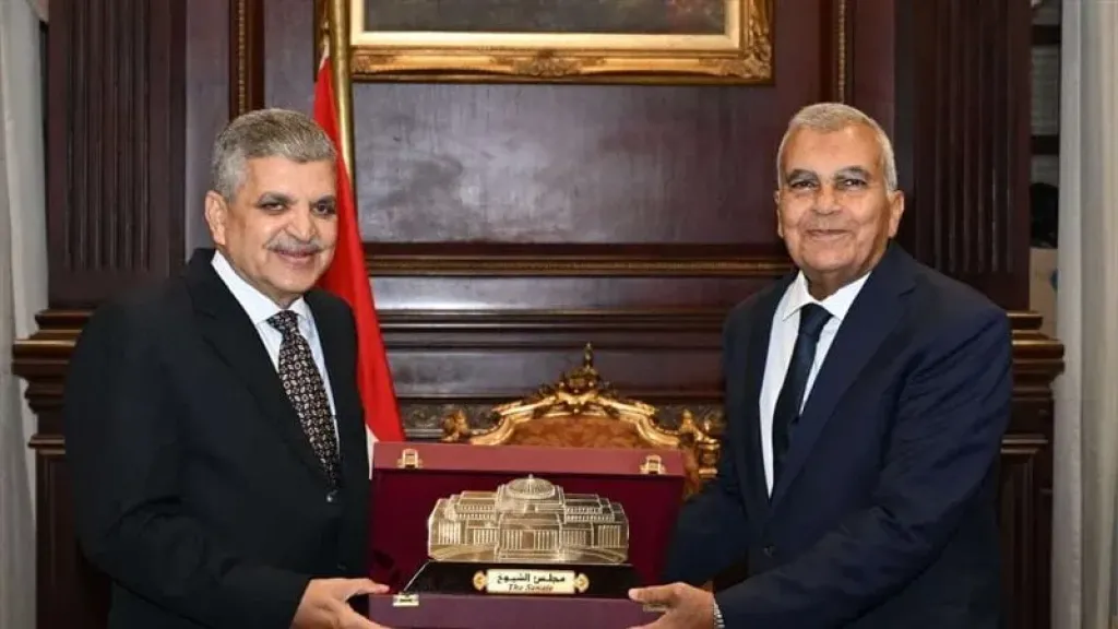 رئيس مجلس الشيوخ يستقبل رئيس هيئة قناة السويس