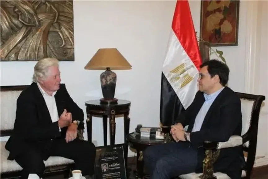 وزير الثقافة يبحث ترتيبات انطلاق الدورة 46 من مهرجان القاهرة السينمائي الدولي