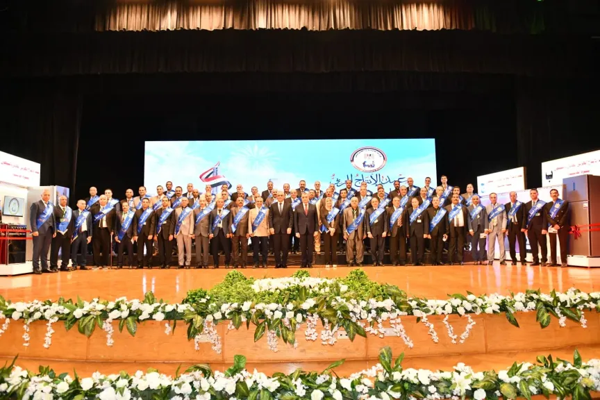 تحت عنوان ”يوم العائلة”.. وزير الإنتاج الحربي يلتقي العاملين ويكرّم المتميزين بحضور أسرهم|صور