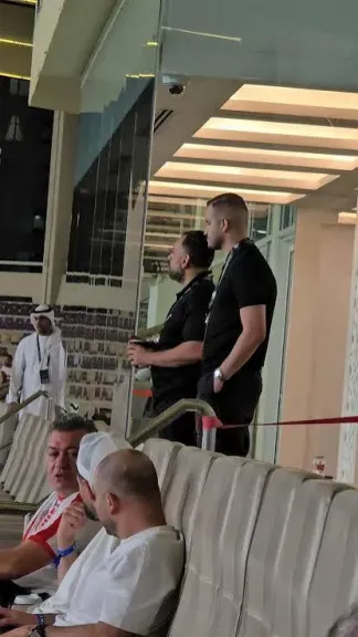 جون إدوارد يساند الزمالك من الملعب أمام بيراميدز