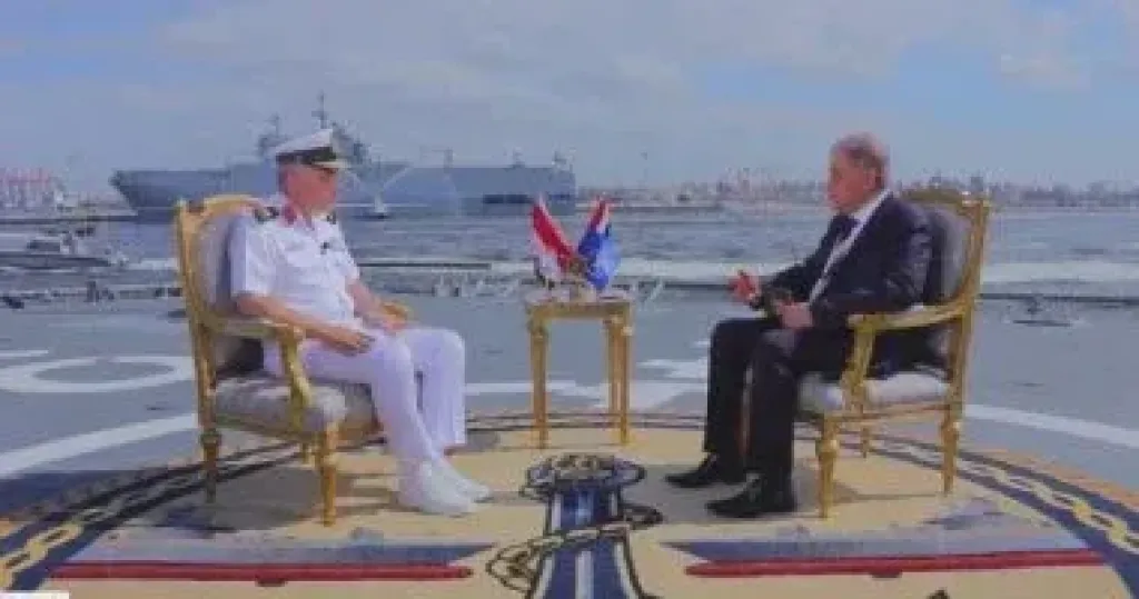 قائد القوات البحرية لمساء DMC: الدفعات الحالية بشهادة بكالوريوس في العلوم السياسية