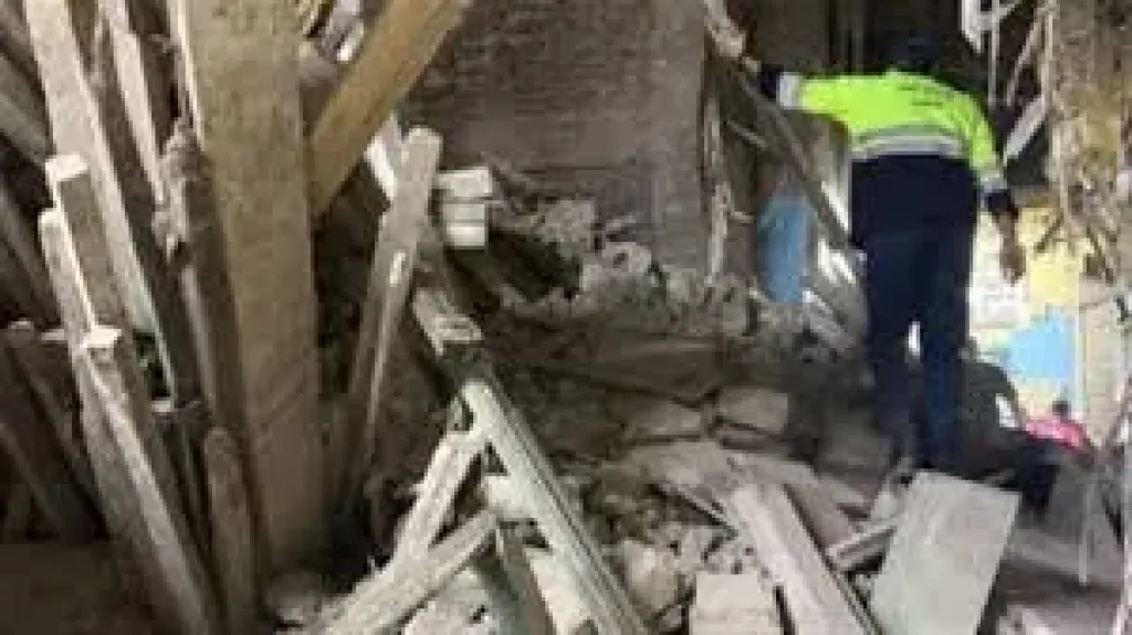 النيابة تعاين موقع انهيار عقار الموسكي