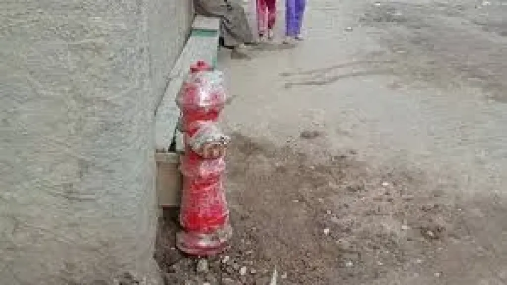 تركيب أبواش الحرائق بشوارع وقرى محافظة أسيوط