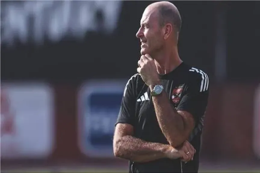 توروب يحاضر لاعبي الأهلي بالفيديو استعدادا لصدام الزمالك