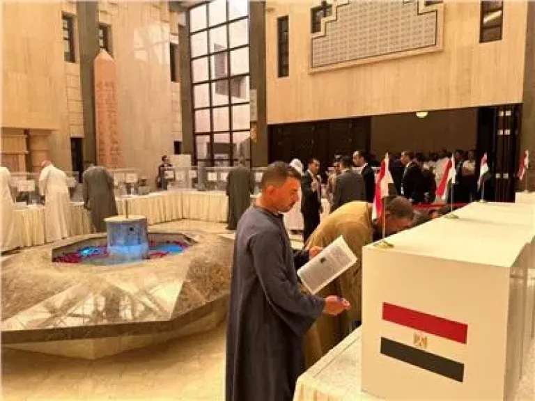 المصريون بالسعودية يقبلون على انتخابات النواب