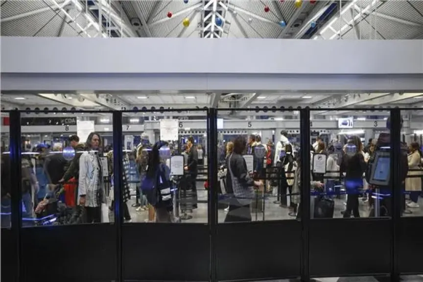 إلغاء مئات الرحلات الجوية جراء الإغلاق الحكومي في الولايات المتحدة