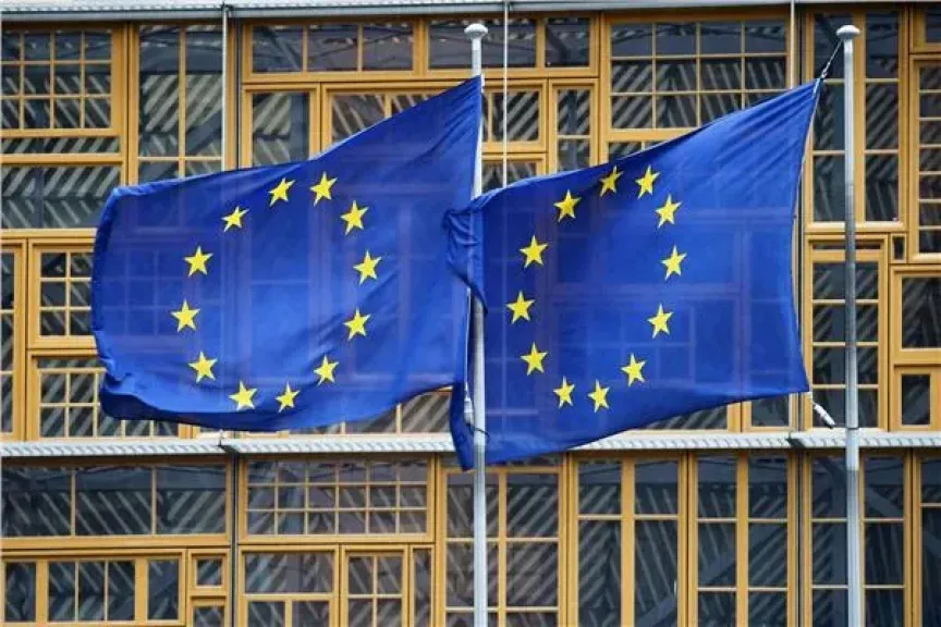 الاتحاد الأوروبي يفرض قيودا على التأشيرات للروس