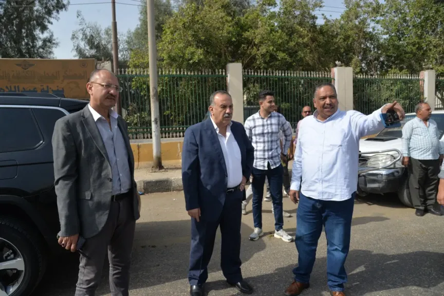 محافظ أسيوط يتفقد طريق نزلة عبد اللاه بحي شرق ويوجه بتعديل نقاط الدوران