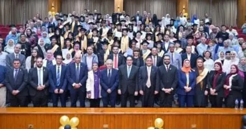 رئيس جامعة القاهرة يشهد احتفالية نادى أعضاء هيئة التدريس لتكريم أبناء الأعضاء