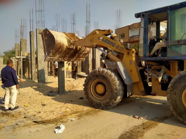 حملات يومية لإزالة المباني والإشغالات واللوحات المخالفة بالشرقية