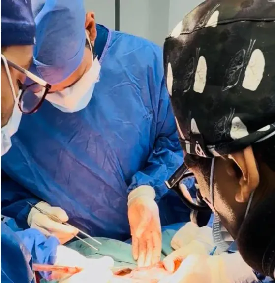 نجاح عملية دقيقة ونادرة لاستئصال ورم ضخم يزن 6 كجم من جدار الصدر بمستشفى السلام