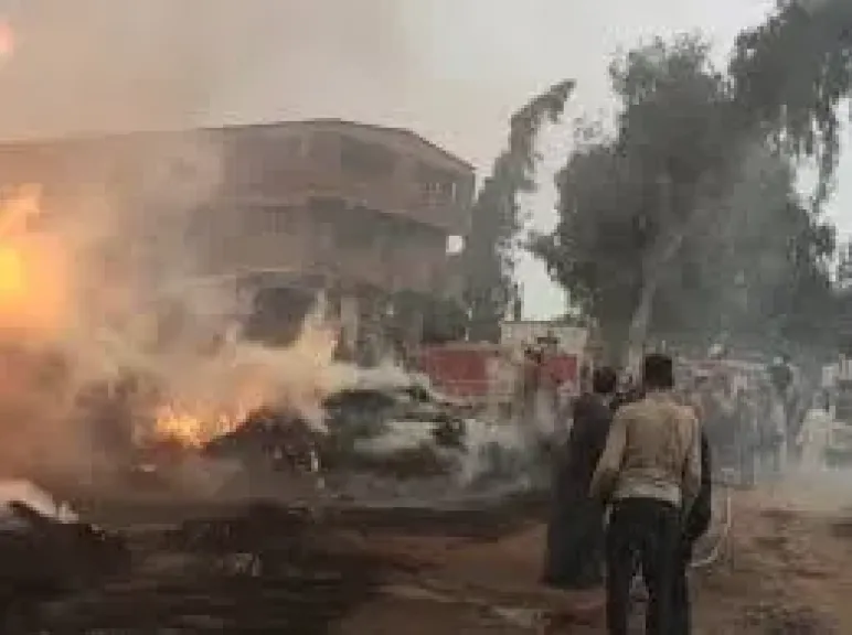 حريق يلتهم شونة كتان في زفتى، والحماية المدنية تكثف جهودها لإخماده