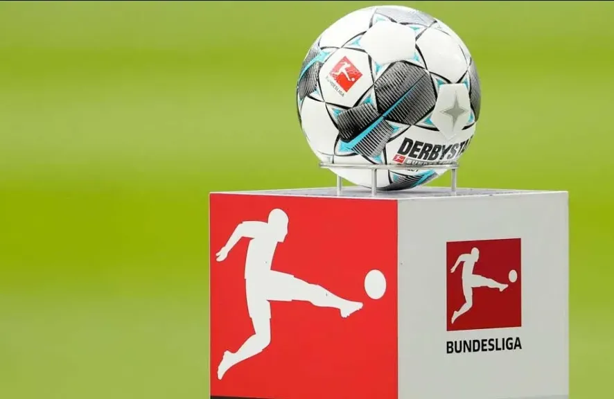 بيرهوف يدعم فكرة إقامة مباريات من الدوري الألماني خارج البلاد