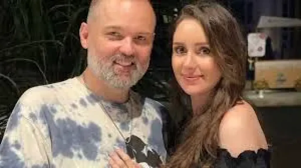 نزيف دخلي، محمد محمود عبد العزيز يطلب من جمهوره الدعاء لزوجته