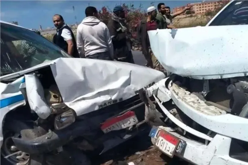 مصرع شاب في تصادم سيارتين بقنا