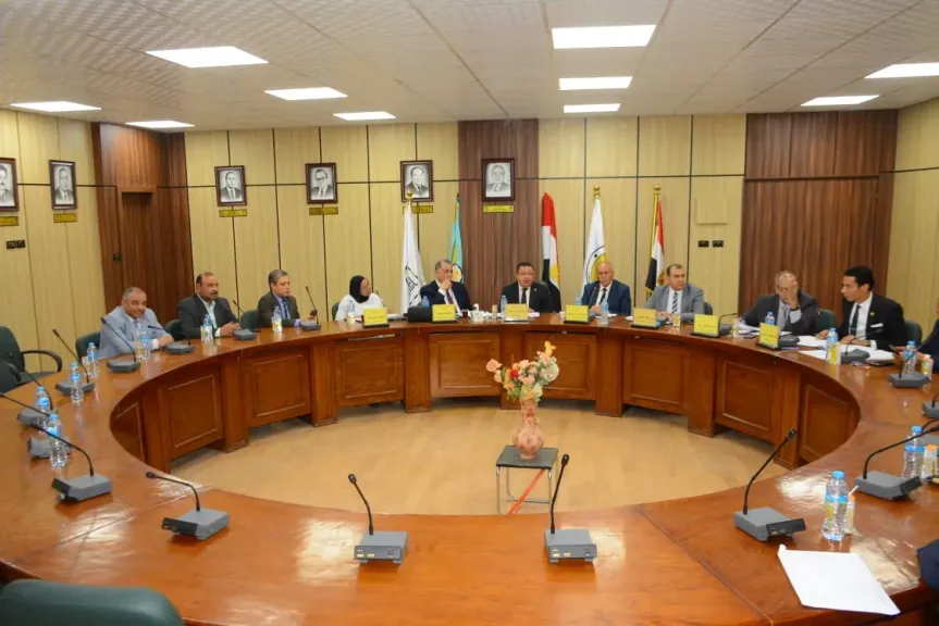 مجلس إدارة مركز التحكيم بكلية الحقوق بجامعة أسيوط يناقش خطة عمل